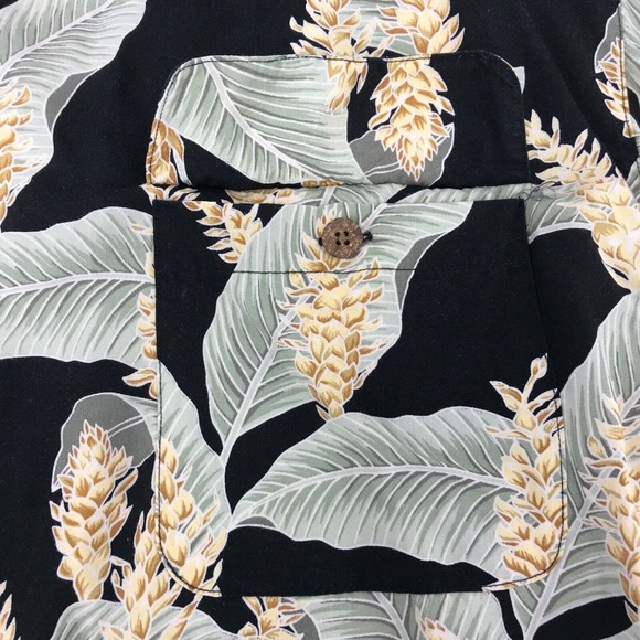 Tommy Bahama Hawaiian Shirt Men's Size: XL 100% RAYON‎ Tropical Floral Black - Picture 7 of 9